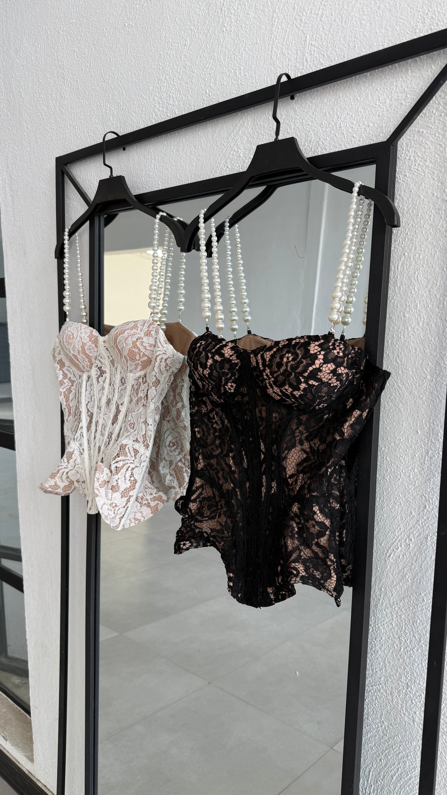 Pearl Lace Corset – Noir & Blanc